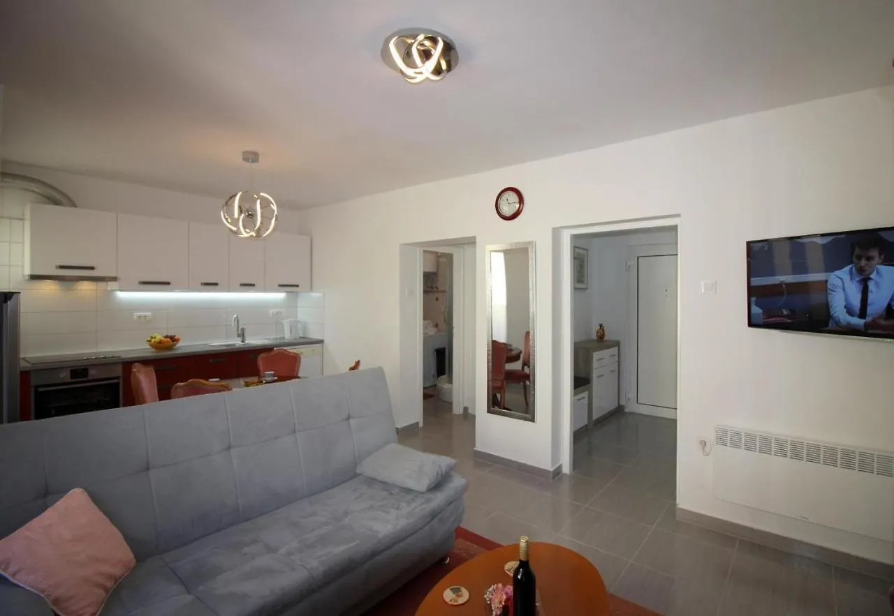Apartment In Porec/Istrien 38642  포레치